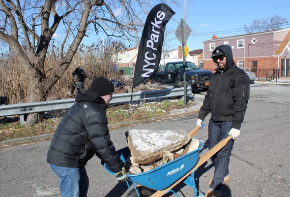 MLK Day: Local 79 Apprentices Volunteer to Clean Up Wetlands